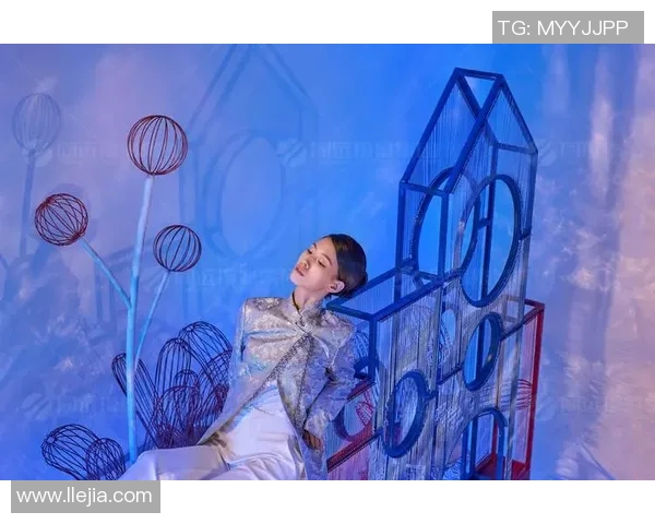 现代写真摄影艺术探索：从光影构图到情感表达的视觉传达之道